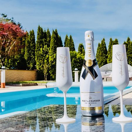 5 Sterne Centurion Ferienhaus Villa 2 Pools 86 Zoll Tv Aldersbach Kültér fotó